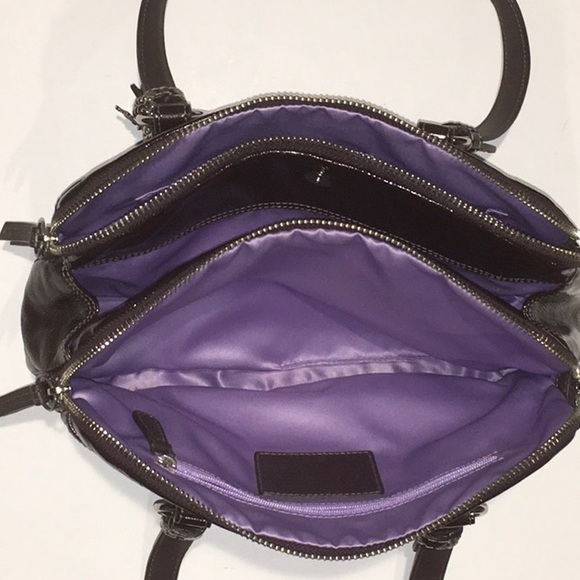 Coach Soho Brown Patent Leather Bag with purple lining, complete with bag charms - Picture 7 of 12